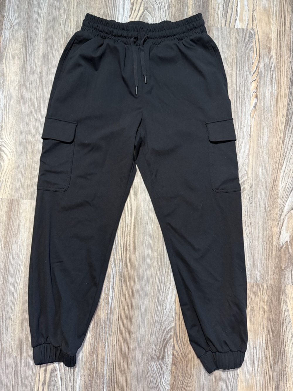 Women’s Yogalicious Black Cargo Joggers with Pockets, size Medium